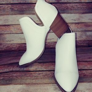 Apt.9 white side cut ankle boots size 7.5